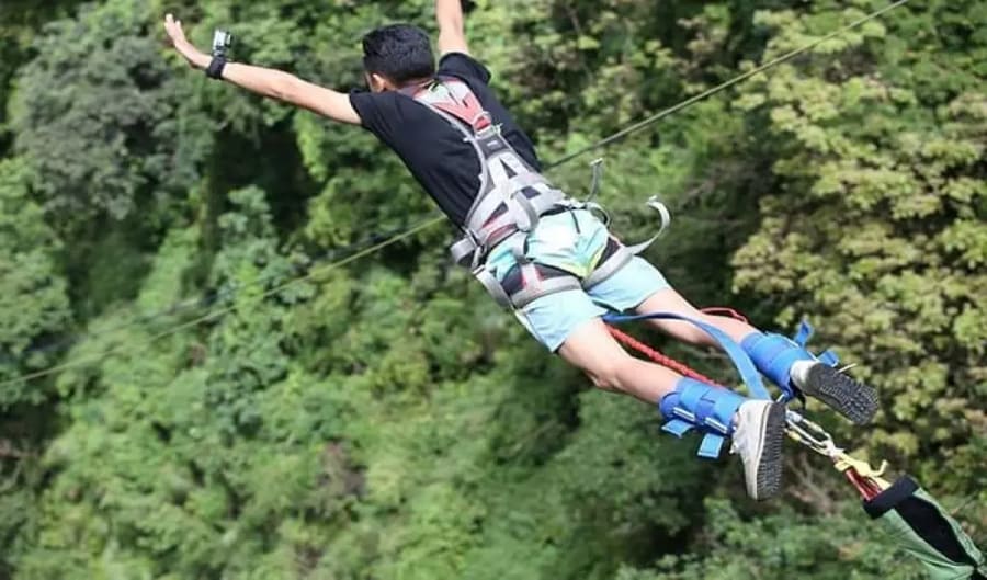 Bunjee jumping in Nepal Last Resort