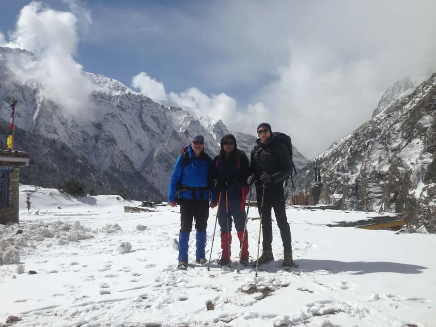 Tourists at Nar Phu alley Trek