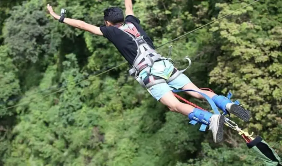 Bunjee jumping in Nepal Last Resort